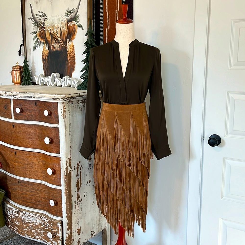 NWT Intermix goat suede fringe skirt, SIZE 4 - 27” waist